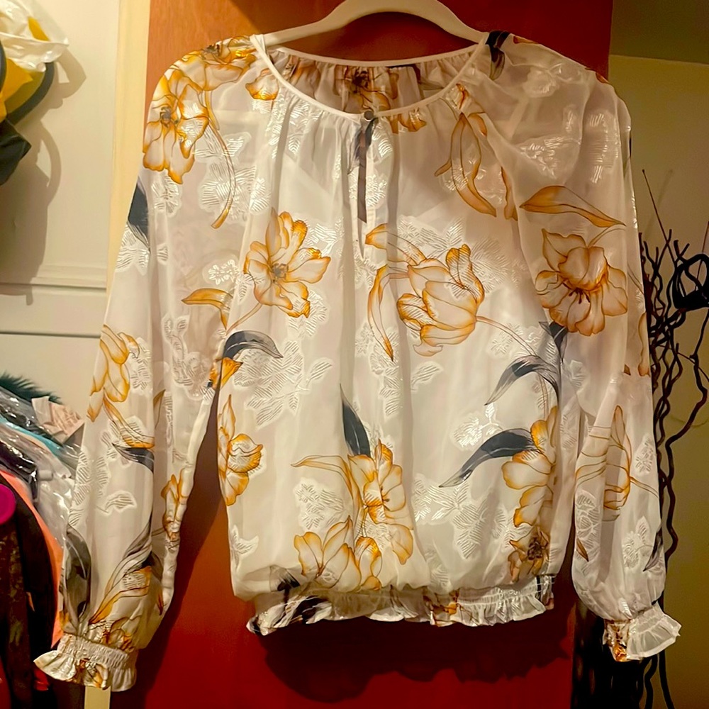 Golden flowers with shine